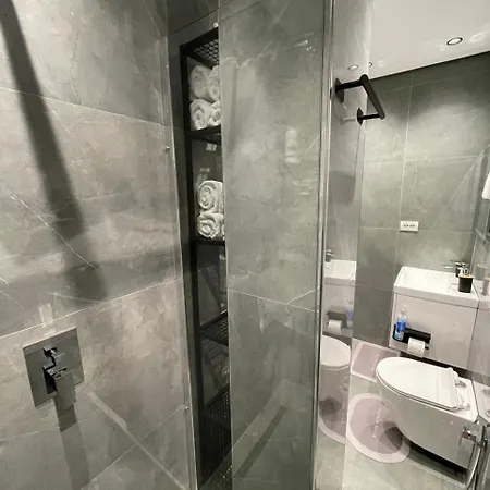 别墅 Duka 62 Embassy Block 地拉那