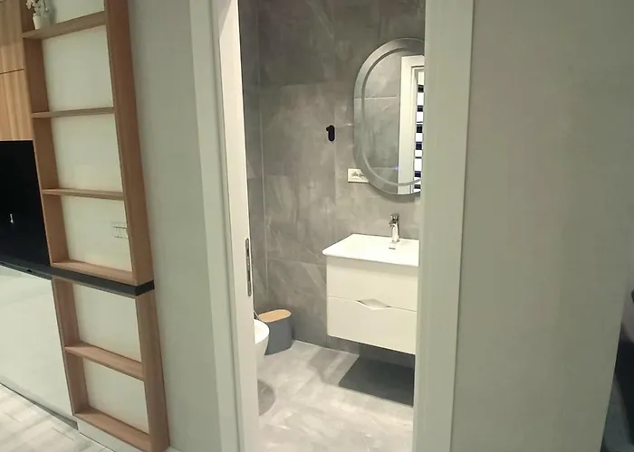 Duka 62 Embassy Block 티라나